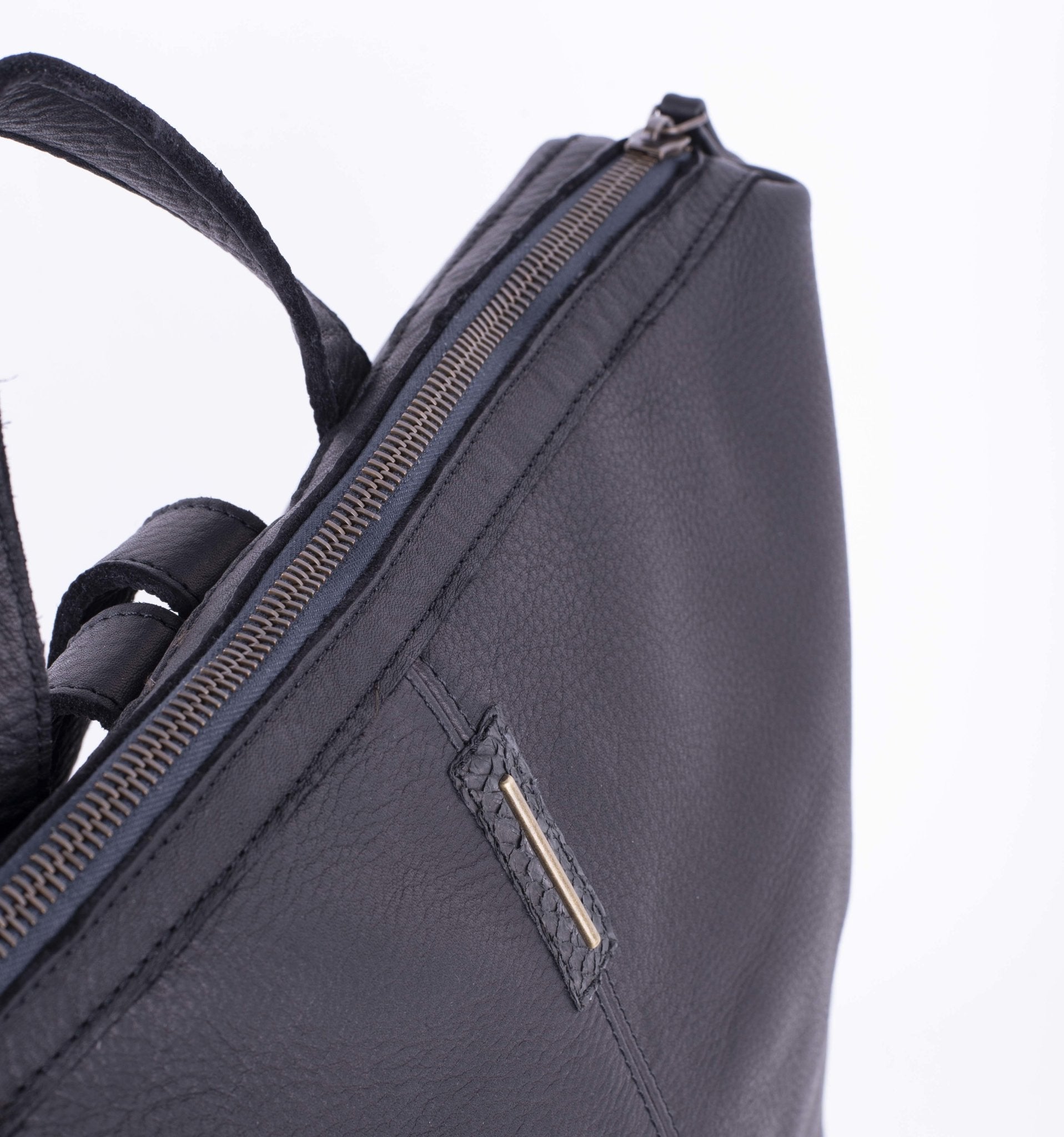 Roxy martellato nero - zaino in pelle nera - Marta Ray
