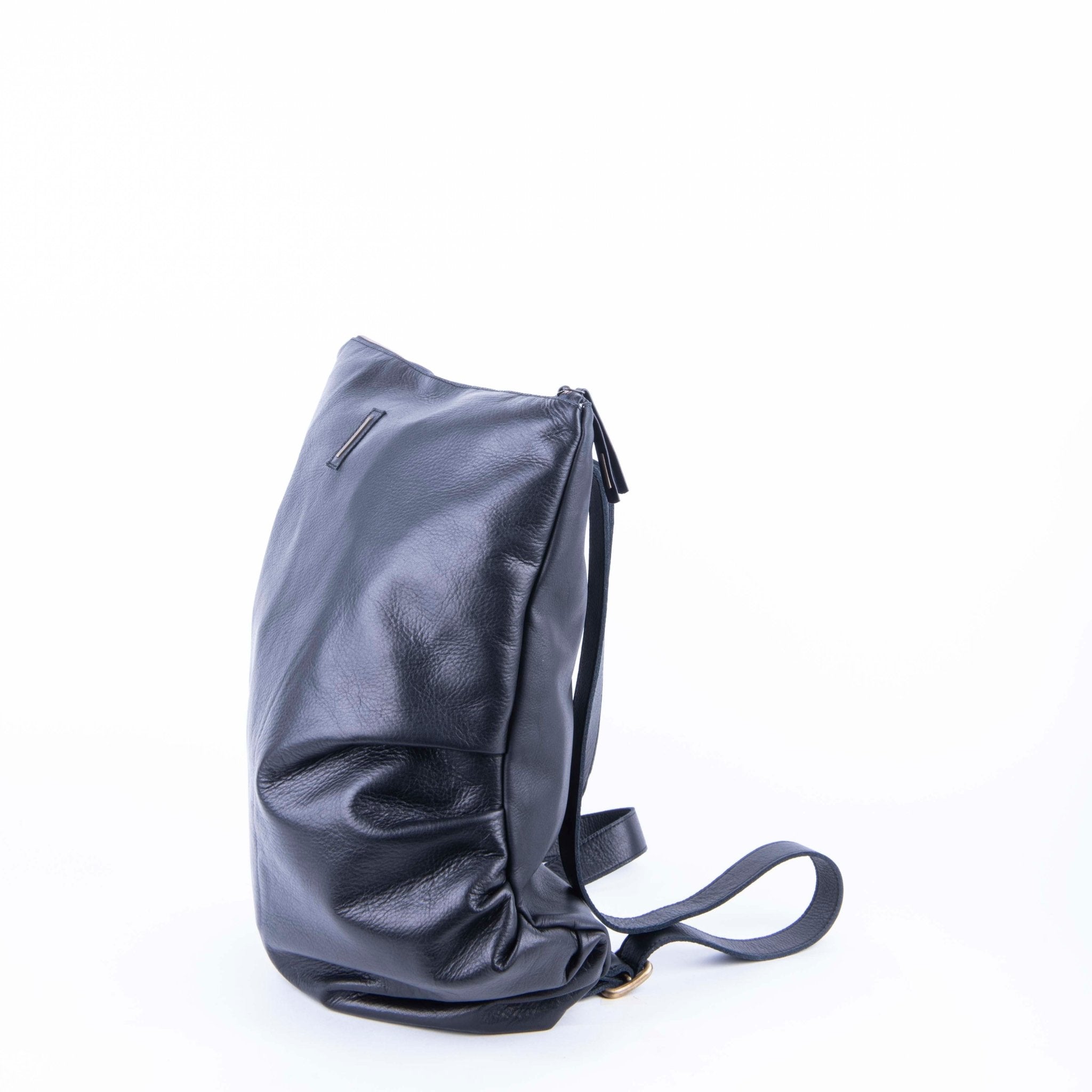 Rumi mousse nero - zaino in pelle nera - Marta Ray
