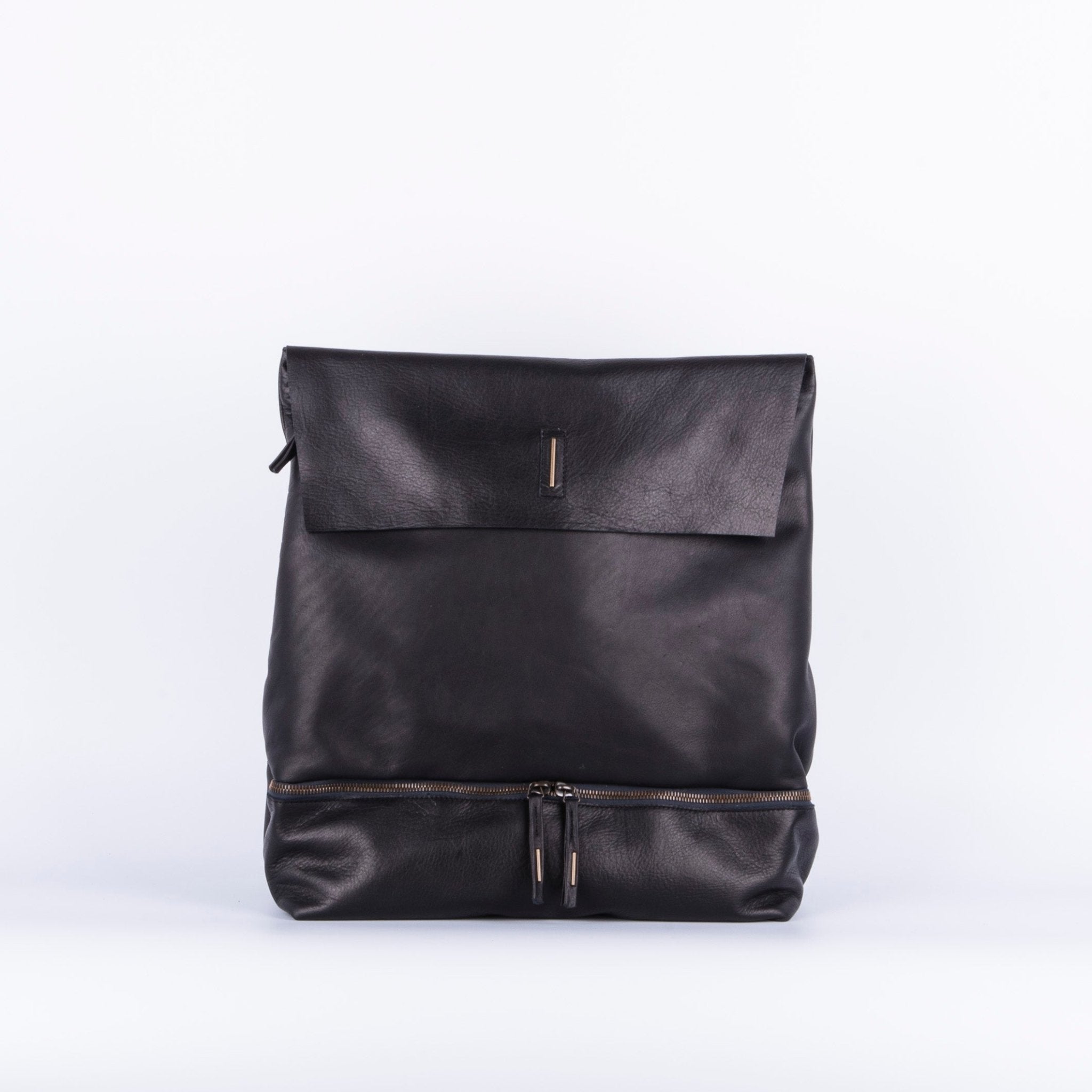 Sack mousse nero - zaino monospalla in pelle nera - Marta Ray