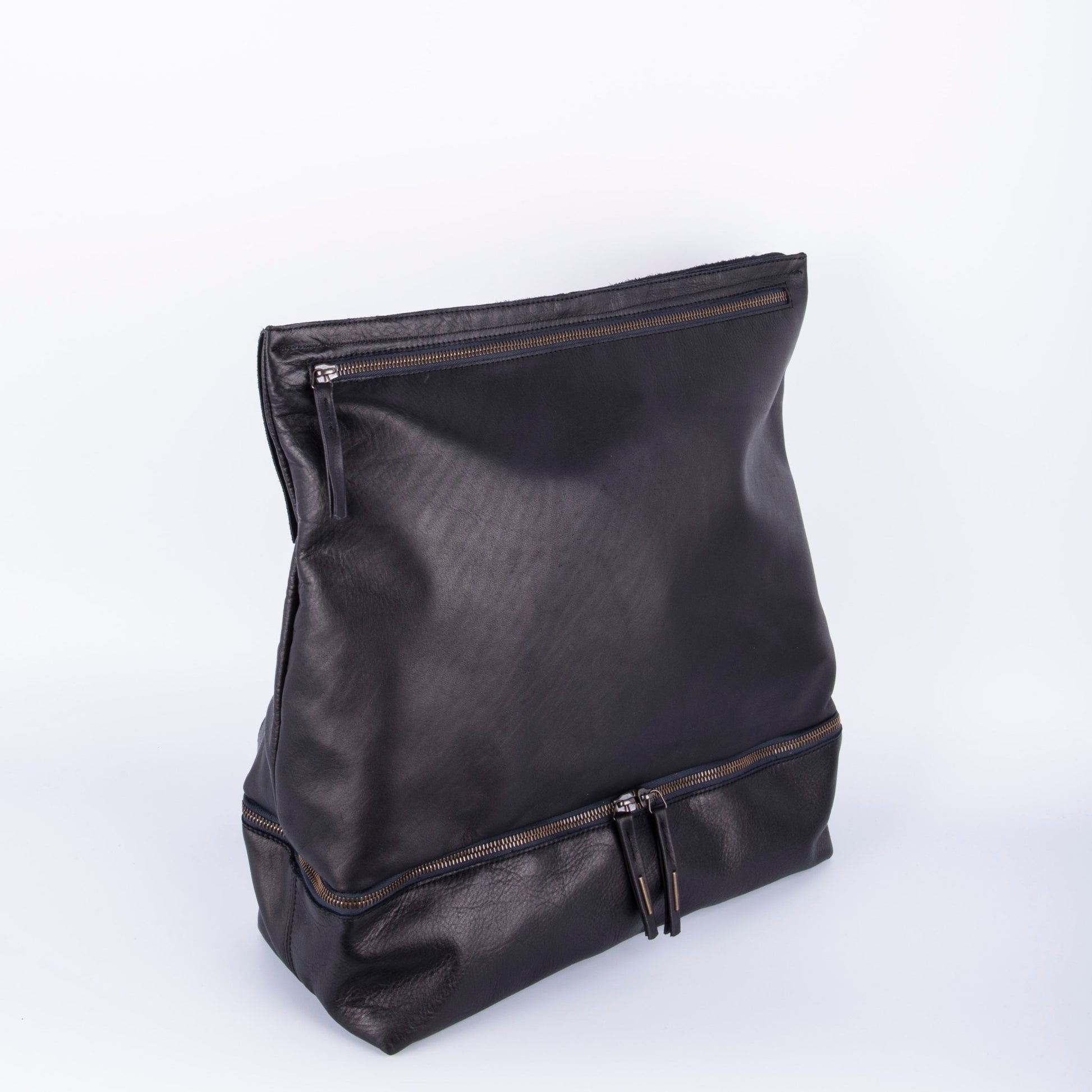Sack mousse nero - zaino monospalla in pelle nera - Marta Ray