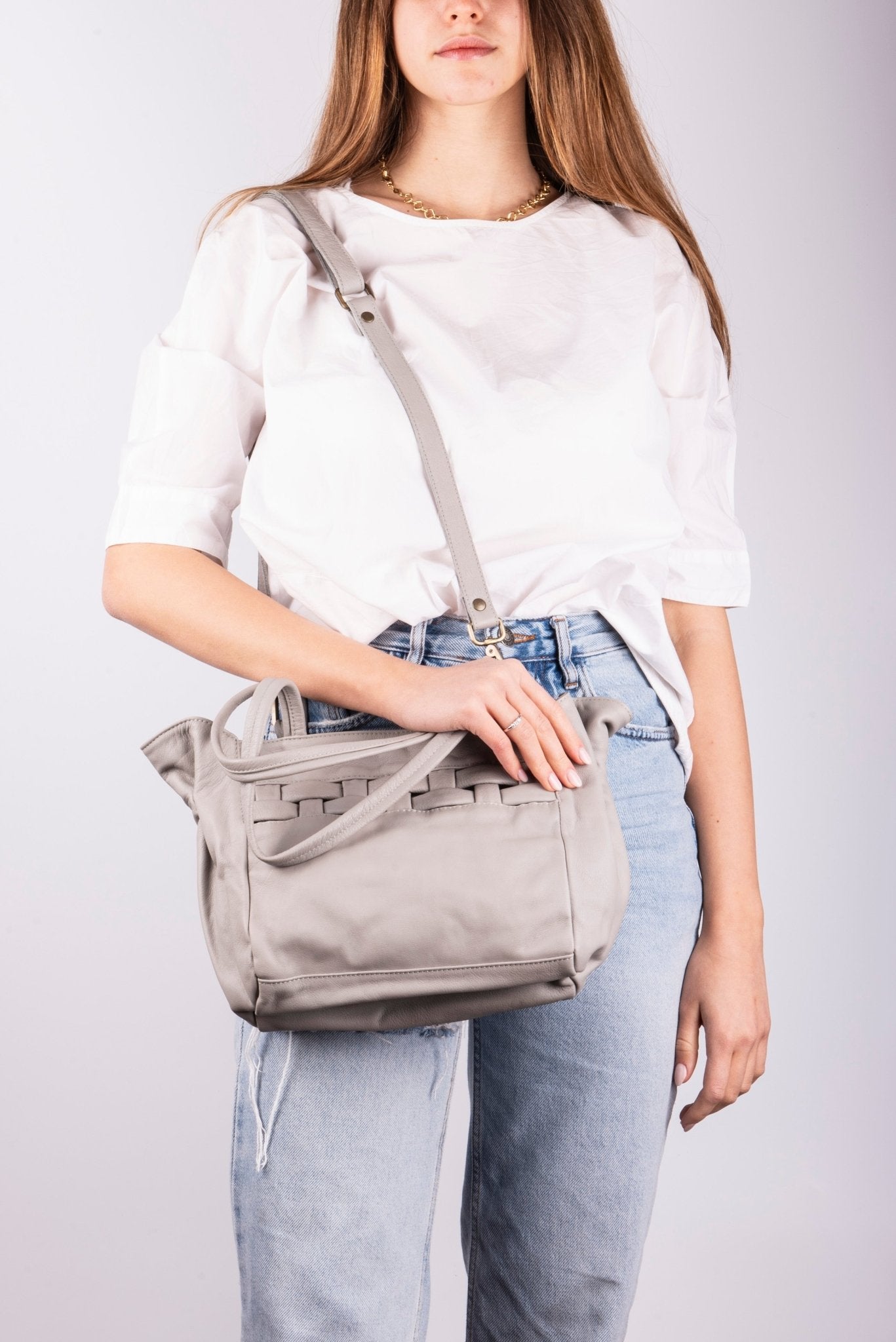 Tzuki mousse nebbia - borsa a tracolla in pelle grigio perla con intreccio - Marta Ray