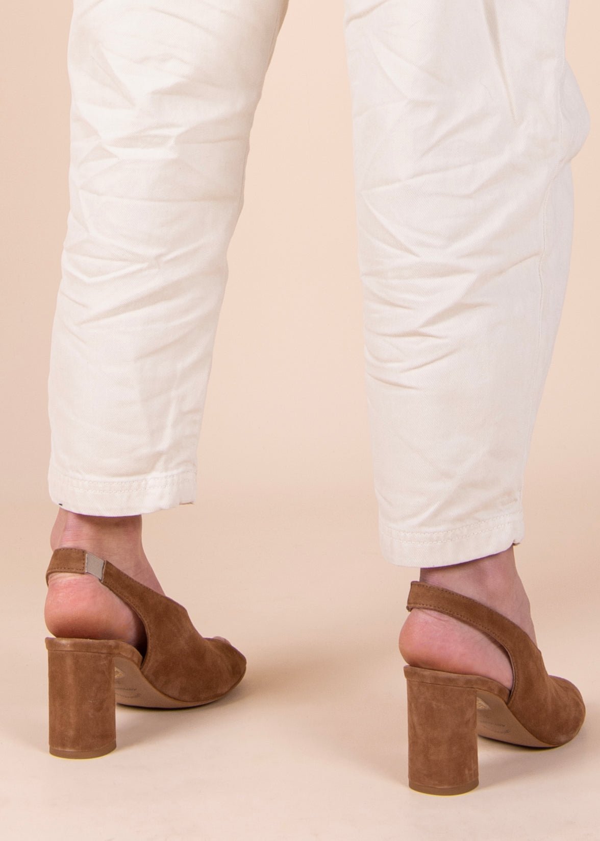 Valeria camoscio cuoio - sandalo spuntato in pelle beige - Marta Ray