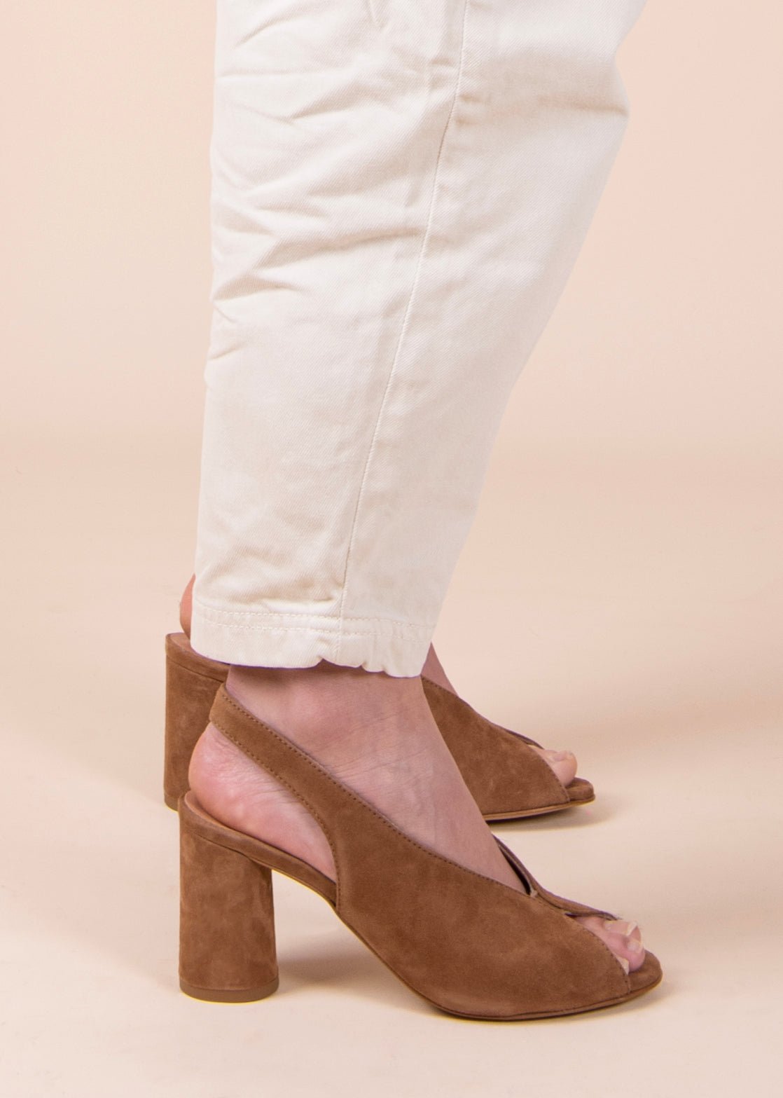 Valeria camoscio cuoio - sandalo spuntato in pelle beige - Marta Ray