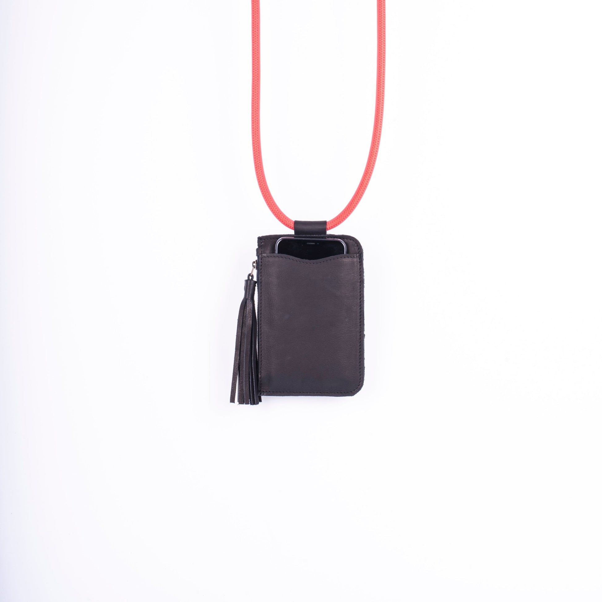 Yara cerato nero + corallo - portacellulare in pelle nera e tracolla corallo - Marta Ray