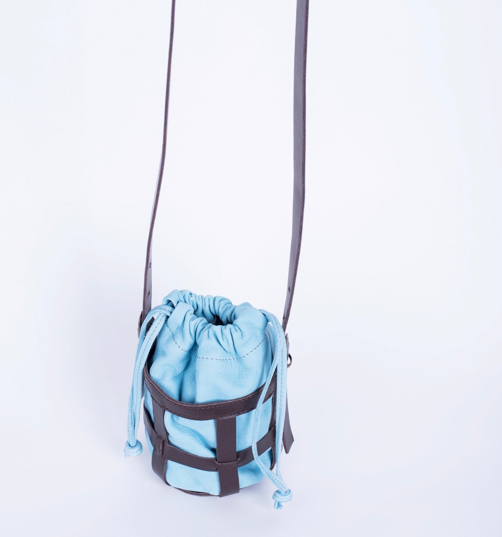 Yoshi trill tabacco+ long beach acqua - secchiello in pelle a tracolla intrecciata marrone e azzurro - Marta Ray