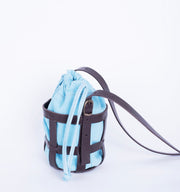 Yoshi trill tabacco+ long beach acqua - secchiello in pelle a tracolla intrecciata marrone e azzurro - Marta Ray