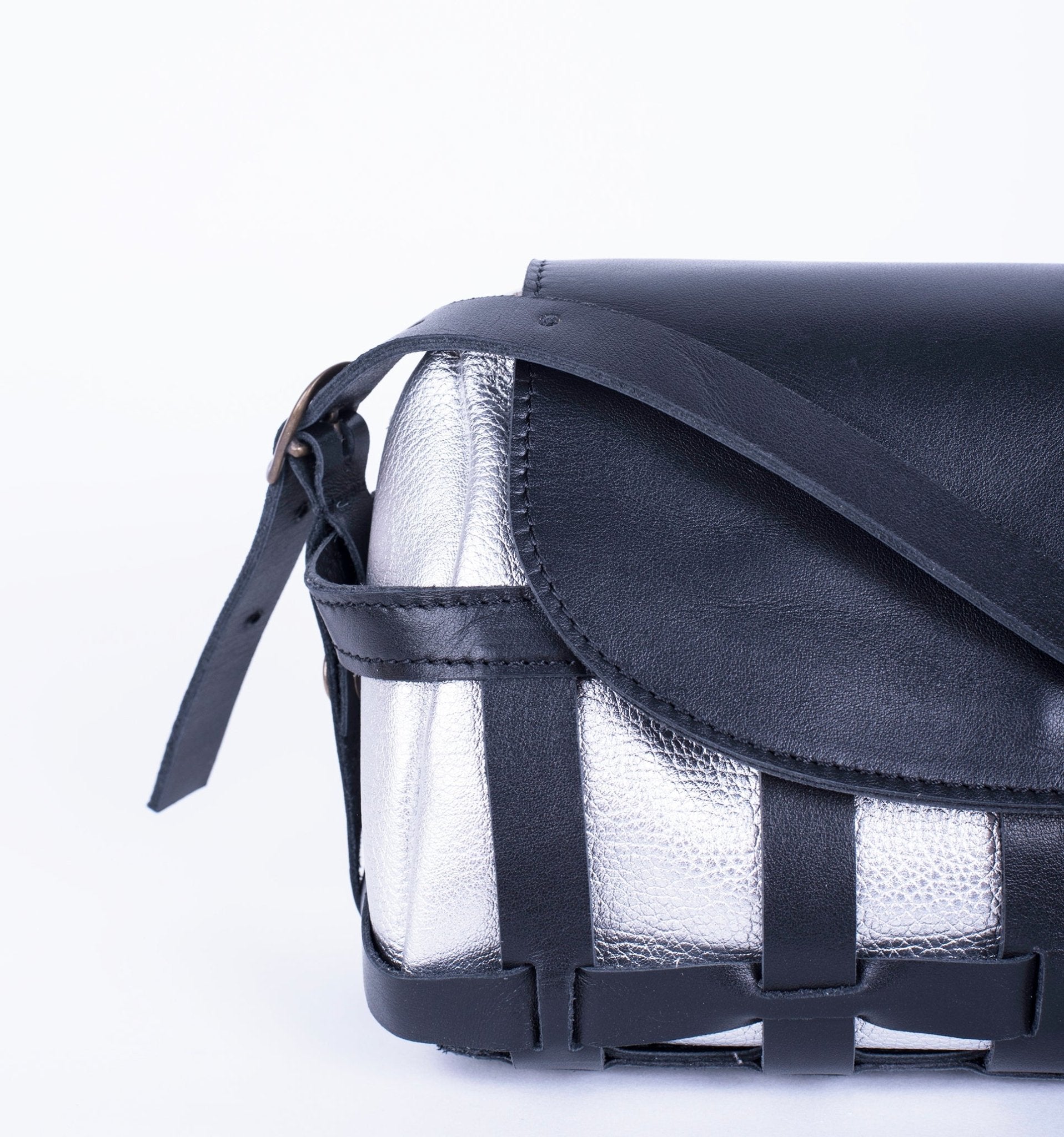 Yu trill nero+ laminato panna - borsa a tracolla in pelle nera e argentata intercambiabile - Marta Ray