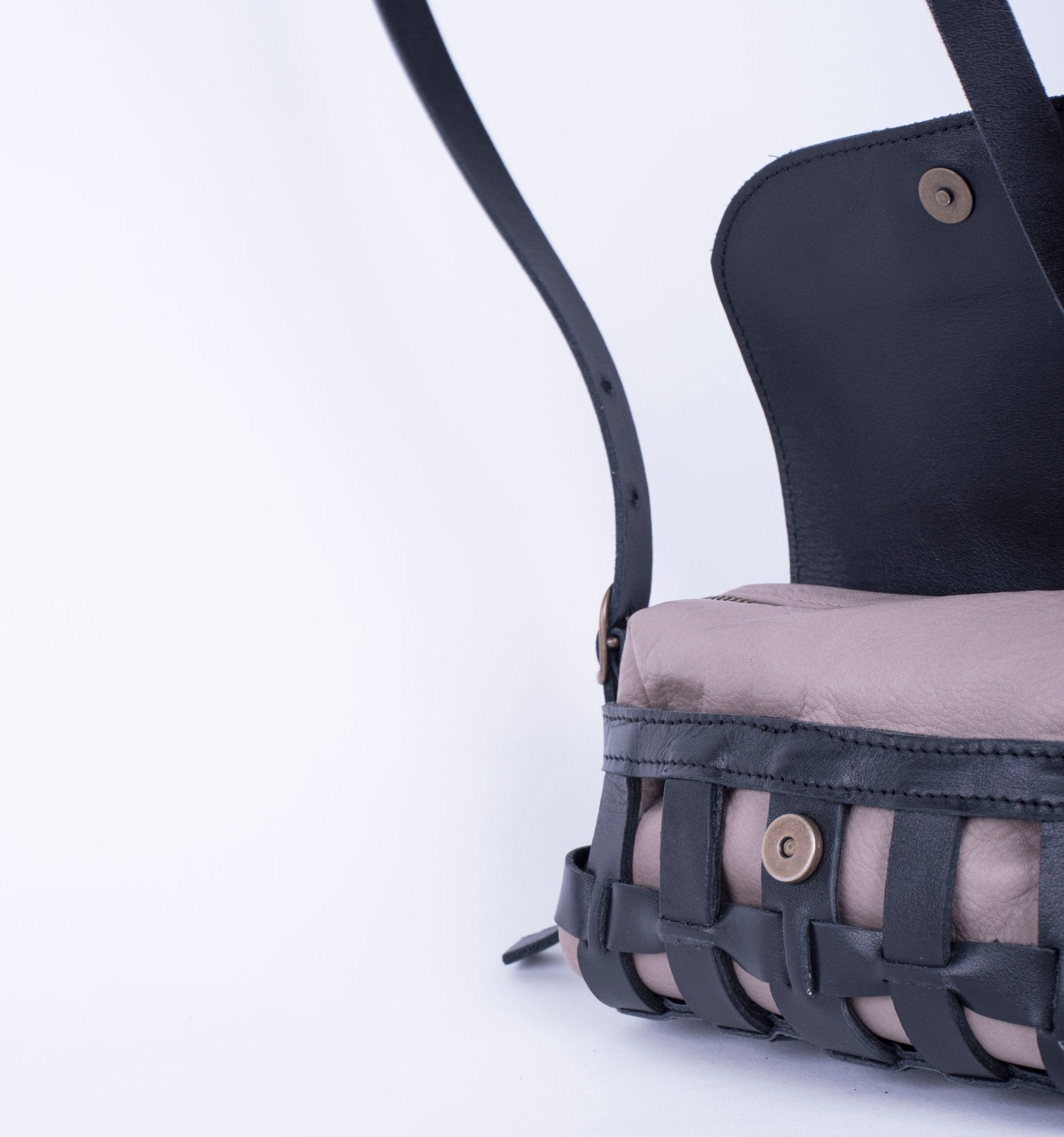 Yuma trill nero + mousse malto - borsa a tracolla in pelle nera e beige intercambiabile - Marta Ray