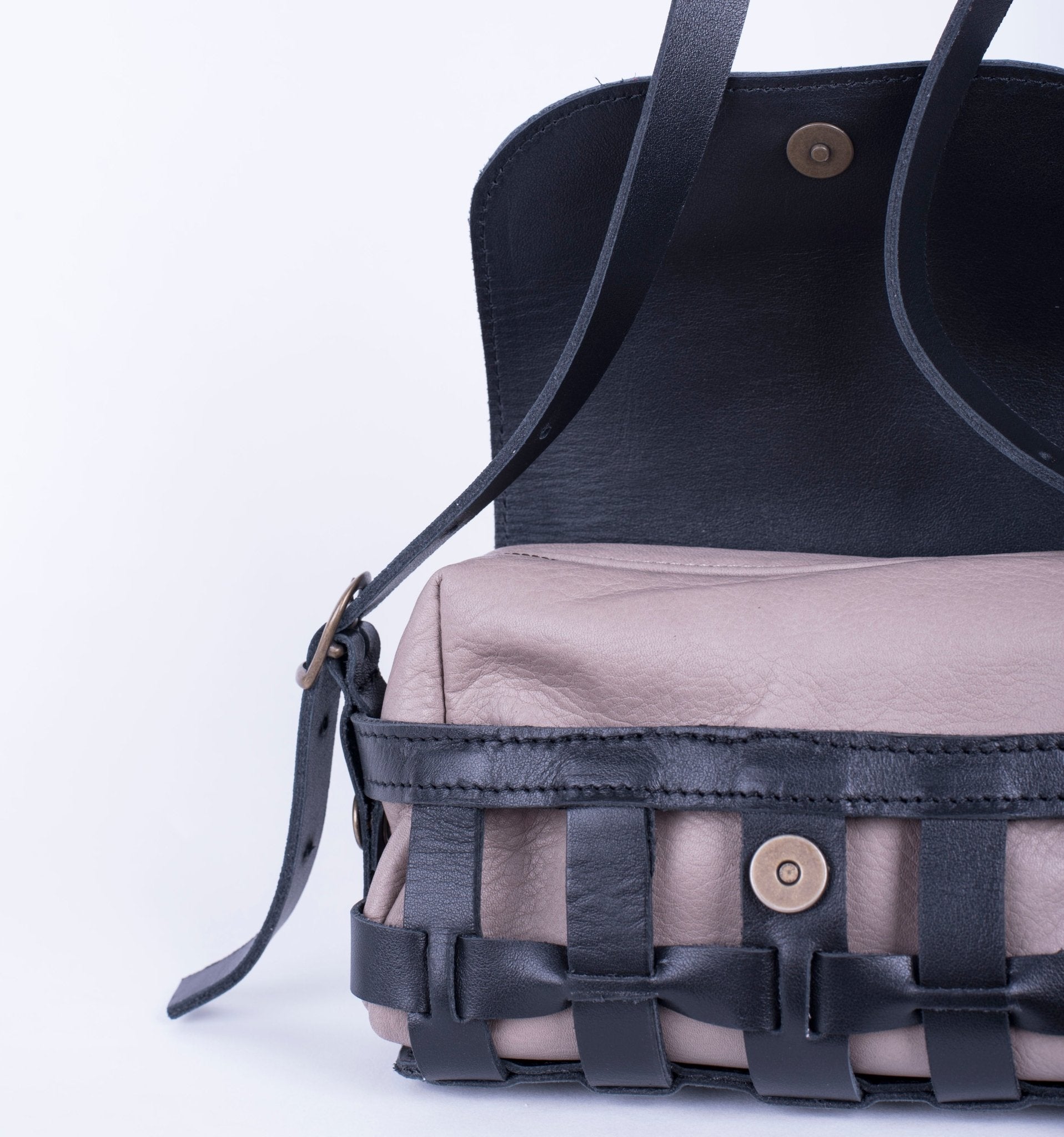 Yuma trill nero + mousse malto - borsa a tracolla in pelle nera e beige intercambiabile - Marta Ray