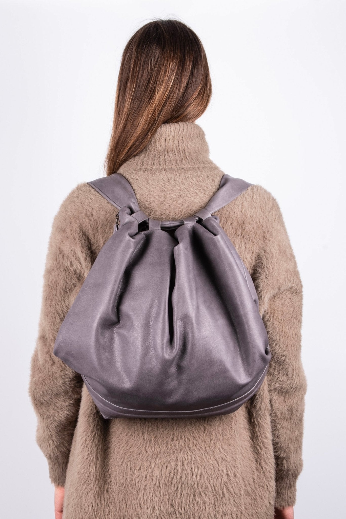 Zosia mousse frozen - zaino in pelle grigia trasformabile in borsa a spalla o a tracolla - Marta Ray